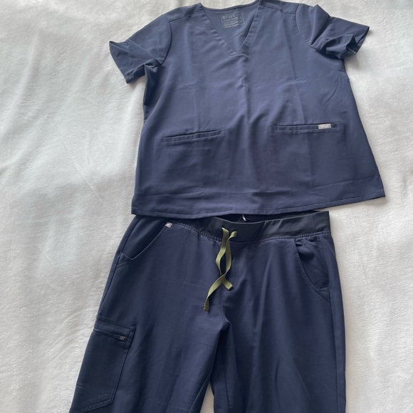 Figs Other - QUIET NAVY Casma top size XL and Jogger Pants size L